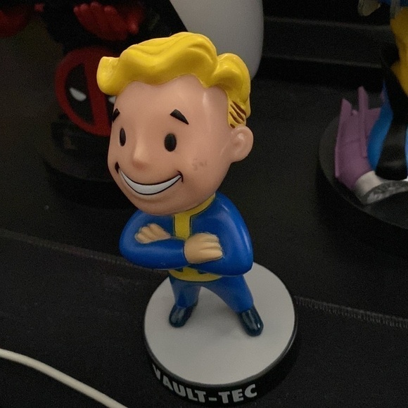 Fallout 3 Collector's Edition Vault-Tec Bobblehead - Picture 2 of 6
